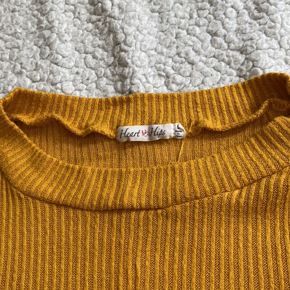 Soft yellow long sleeve top - Picture 3 of 3